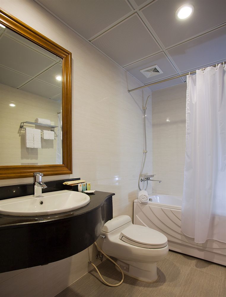 A25 Hotel - 19 Phan Dinh Phung Hanoi Zewnętrze zdjęcie